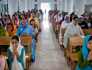 Bengaleses aguardam o Papa: sabemos alegrar-nos com o pouco que temos