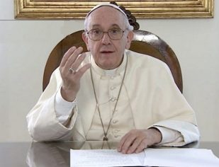 Em aniversário de Fundação, Papa relembra crise na América Latina