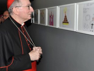 Desenhos doados ao Papa se tornam um presente para várias crianças