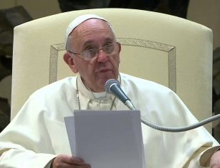 Papa dedica catequese ao canto do "Glória" e à oração coleta