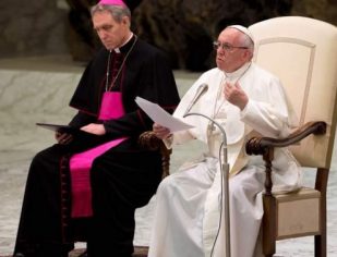 Papa recorda que Evangelho e homilias bem feitas são fundamentais na Missa