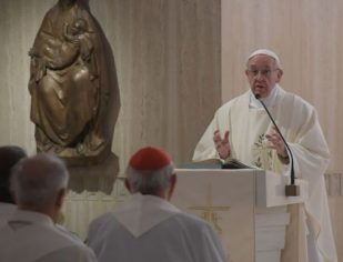 Papa incentiva a buscar a paciência e nega que seja resignação ou derrota