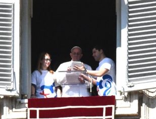 Papa faz inscrição à JMJ do Panamá