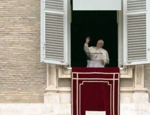 Papa alerta sobre o perigo de viver sempre em busca do próprio benefício