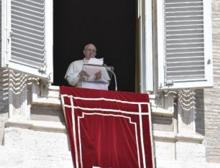 No Regina Coeli, Papa pede ao mundo a redescoberta da fraternidade