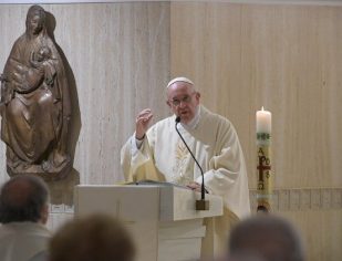 Papa: o testemunho cristão incomoda e não conhece "meio termo"