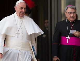 O Papa e critérios da reforma: tradição, atualização e coordenação