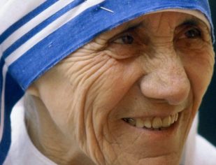 Madre Teresa de Calcutá: servir Cristo nos mais pobres entre os pobres