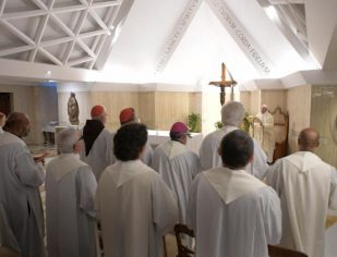 Papa: a novidade do Evangelho não admite vida dupla
