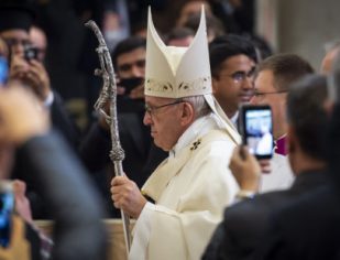 Papa a clérigos: falar com ternura, ouvir sem condenar