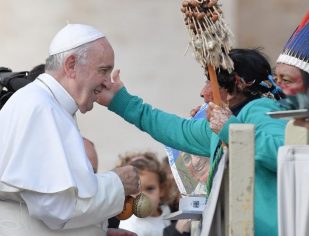 Indígenas Macuxi são recebidos pelo Papa Francisco