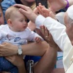 Papa Francisco incentiva a construir um mundo digno para as crianças