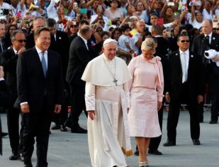 Papa despede-se do Panamá: é preciso multiplicar a esperança