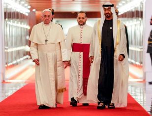 Papa Francisco chega a Abu Dhabi nos Emirados Árabes Unidos
