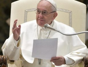 Papa: "Na oração cristã não há espaço para o 'eu'"