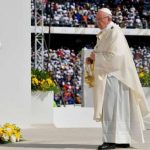 Papa diante de mais de 100 mil fiéis em Abu Dhabi: “Vim dizer-vos: Felizes!”