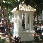 ABSURDO: Ministério Público pede retirada de oratório de praça e sacerdote responde