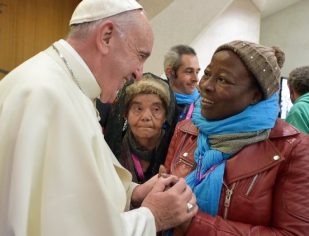 Os pobres não são lixo humano, precisam do nosso amor, diz Papa Francisco