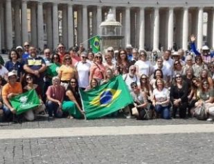 Grupo de peregrinos da Bahia participa do Angelus com o Papa Francisco