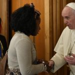 Temos que libertar as mulheres da escravidão da prostituição, diz papa Francisco