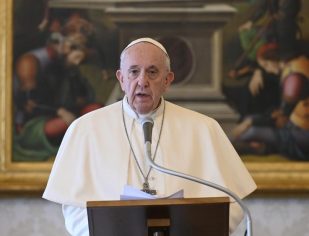 O Papa reza por aqueles que têm dificuldades econômicas devido ao coronavírus